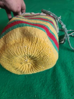 Plateau full-turn twined bucket bag ("sally bag" form) in dyed yarn, plate 129