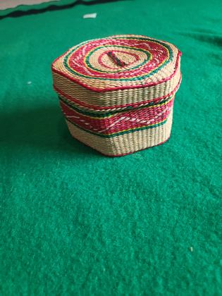 Small lidded straw box basket with dyed banding, plate 175