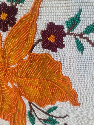 Large Plateau contour-beaded floral flat bag, orange lily and maple-leaf design, plate 30