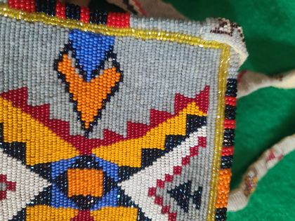 Fully-beaded geometric flat purse with beaded carrying strap, plate 61